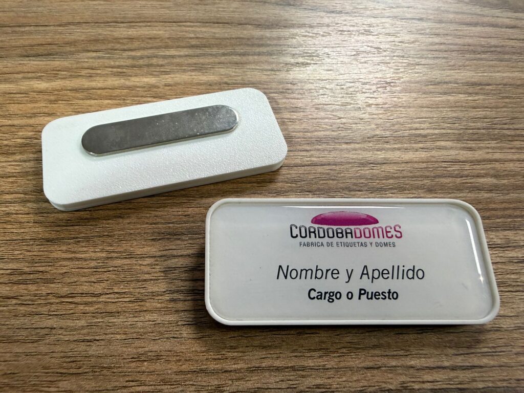 IDENTIFICADORES 70X30 MM CON 3 IMANES