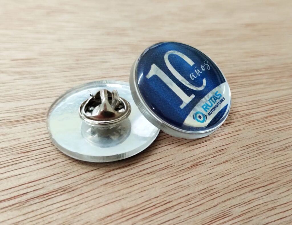 PINES ACRILICO Y PIN – PERSONALIZADOS 30 mm